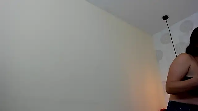 Snapshot of GIANAMILLER6 chatting on May 7, 2026, 12:10 pm GIANAMILLER6 online show from May 7, 2026, 12:10 pm