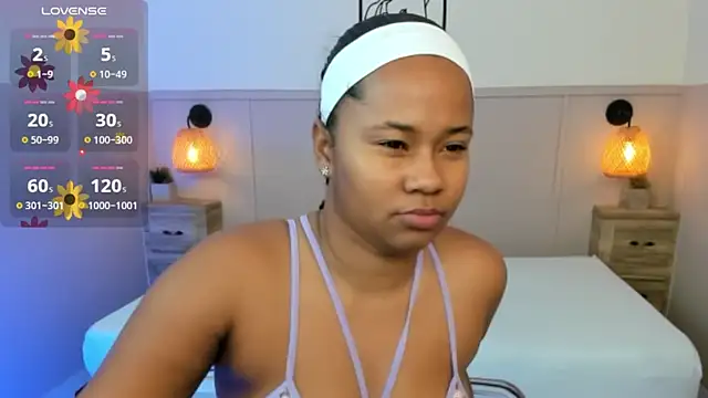 Snapshot of AuroraSky8 chatting on September 19, 2025, 11:55 am AuroraSky8 online show from September 19, 2025, 11:55 am