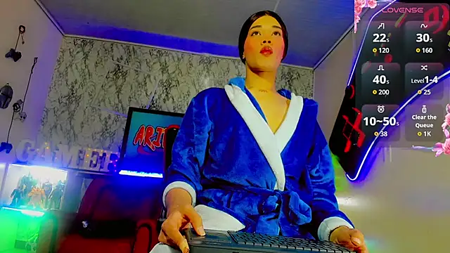 Madison Mujica online show from November 6, 2025, 11:11 am