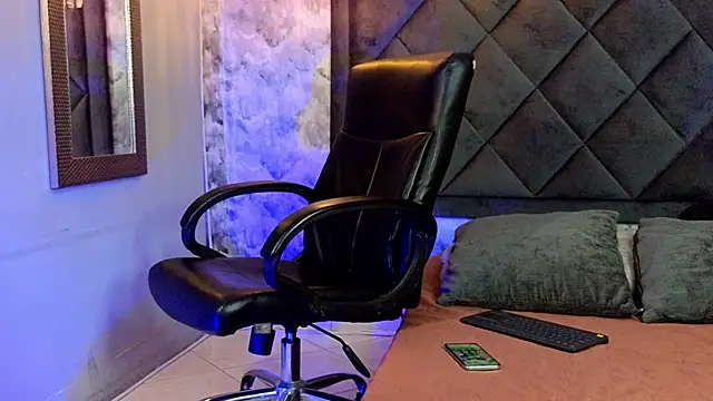 Apolo rousse1 online show from September 17, 2025, 8:54 pm