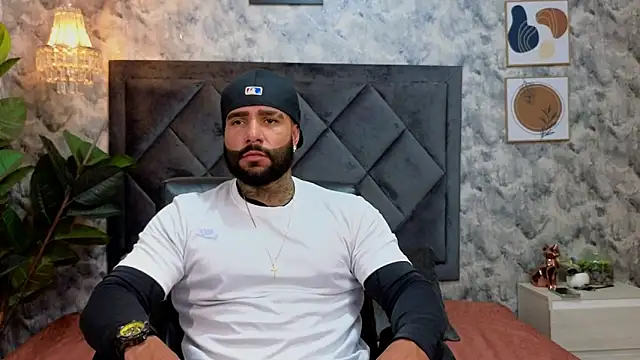 Apolo rousse1 online show from November 10, 2025, 8:08 pm