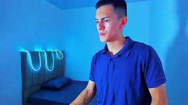 Matiius18 online show from June 12, 2026, 1:43 pm