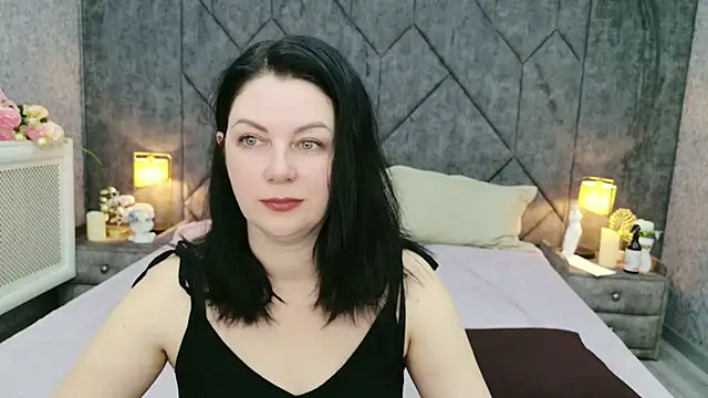 Nina Stane online show from April 27, 2026, 5:49 am