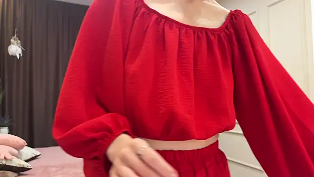 Snapshot of daniellia_ chatting on October 25, 2025, 9:28 am daniellia  online show from October 25, 2025, 9:28 am