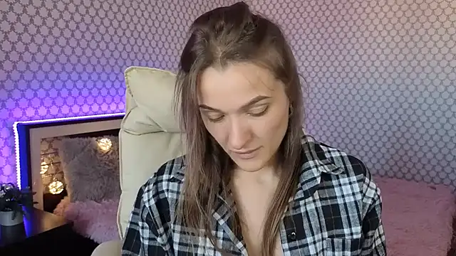 EmmySkyy online show from September 11, 2025, 6:35 am