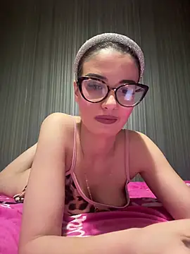 Snapshot of Larra69 chatting on March 22, 2026, 6:11 pm Larra69 online show from March 22, 2026, 6:11 pm