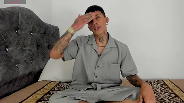 Snapshot of Savajelust chatting on November 3, 2025, 7:48 pm Savajelust online show from November 3, 2025, 7:48 pm