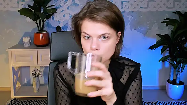 EllieMurler online show from November 28, 2025, 9:12 am