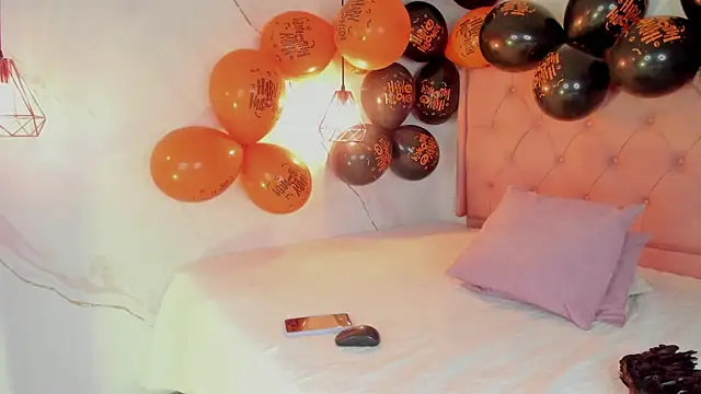 Snapshot of Bellarohs chatting on October 31, 2025, 1:56 pm Bellarohs online show from October 31, 2025, 1:56 pm