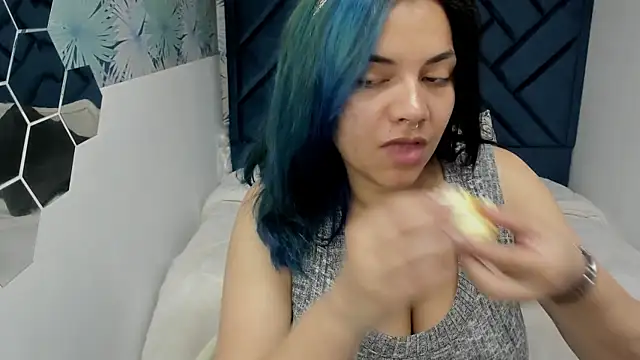 Snapshot of Kiara_Cruz__ chatting on September 20, 2025, 3:02 pm Kiara Cruz   online show from September 20, 2025, 3:02 pm