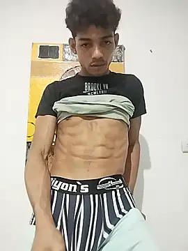 Snapshot of Brayanellatino chatting on March 27, 2026, 1:11 am Brayanellatino online show from March 27, 2026, 1:11 am