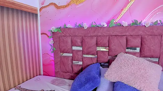 amy rose   online show from October 20, 2025, 2:56 am