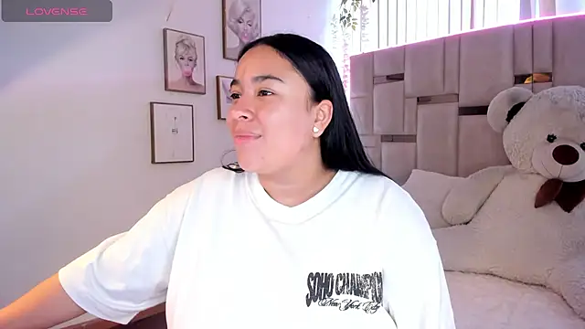Snapshot of Zoey_thompson chatting on July 3, 2026, 7:42 pm Zoey thompson online show from July 3, 2026, 7:42 pm