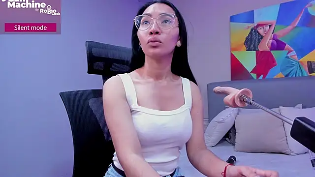 lucyy liiuu online show from September 29, 2025, 1:05 pm