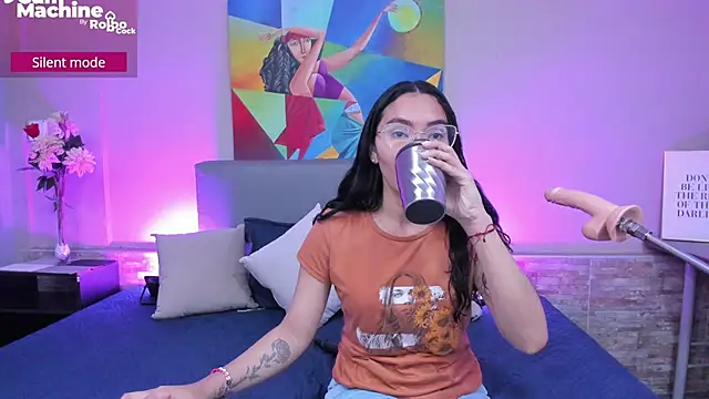 lucyy liiuu online show from October 6, 2025, 1:41 pm