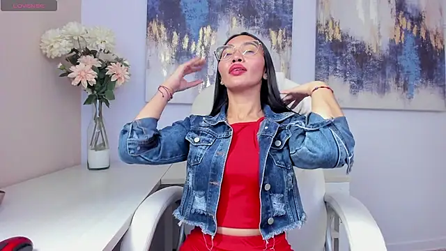 lucyy liiuu online show from December 5, 2025, 4:14 pm