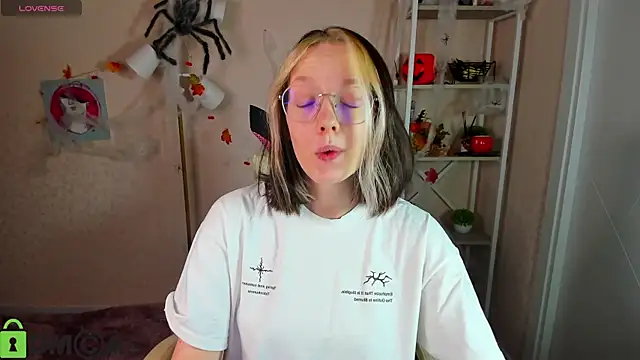 R0cket bunny online show from November 6, 2025, 1:06 am