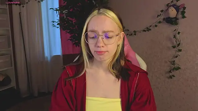 R0cket bunny online show from April 19, 2026, 12:43 am