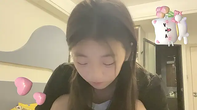 A 18 girls online show from September 9, 2025, 11:54 am