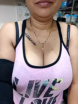 Queen Nightt online show from September 15, 2025, 3:17 am