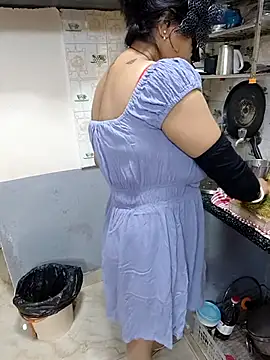 Snapshot of Queen_Nightt chatting on February 10, 2026, 3:21 am Queen Nightt online show from February 10, 2026, 3:21 am