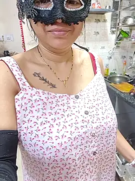 Snapshot of Queen_Nightt chatting on March 7, 2026, 3:36 am Queen Nightt online show from March 7, 2026, 3:36 am