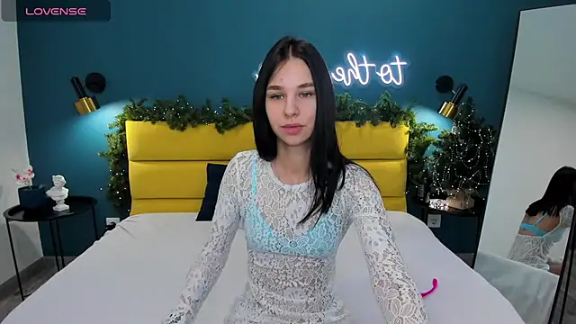 Molly  Cutie online show from December 21, 2025, 12:51 am