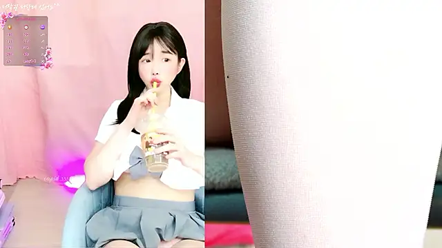 Snapshot of Cupid_33333 chatting on October 6, 2025, 8:34 am Cupid 33333 online show from October 6, 2025, 8:34 am