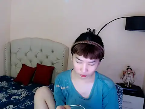 ShantalFoxxy  online show from May 6, 2026, 3:46 am