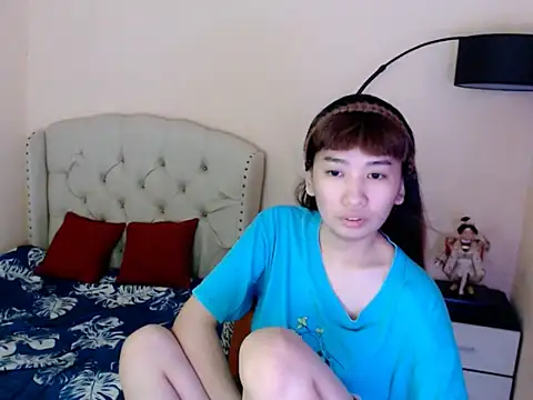 Snapshot of ShantalFoxxy_ chatting on June 16, 2026, 2:47 am ShantalFoxxy online show from June 16, 2026, 2:47 am