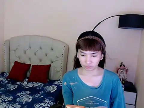 Snapshot of ShantalFoxxy_ chatting on June 18, 2026, 12:22 am ShantalFoxxy online show from June 18, 2026, 12:22 am