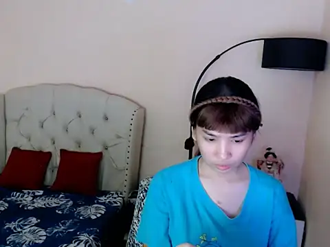 ShantalFoxxy  online show from July 17, 2026, 1:23 am