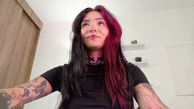 sara queen10 online show from April 28, 2026, 1:27 pm