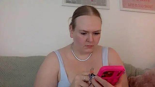 Snapshot of gracelovesxx chatting on June 17, 2026, 1:34 pm gracelovesxx online show from June 17, 2026, 1:34 pm