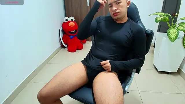 sebastian oconnor77 online show from September 28, 2025, 12:43 pm