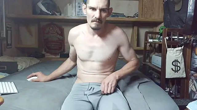 Snapshot of mike42088 chatting on May 13, 2026, 3:15 am mike42088 online show from May 13, 2026, 3:15 am