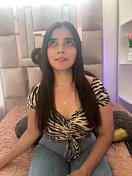 salomecute21 online show from September 24, 2025, 1:47 pm