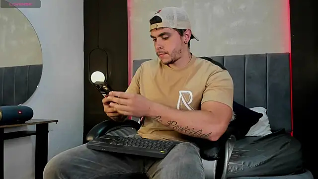 Liam walk  online show from October 2, 2025, 8:05 pm