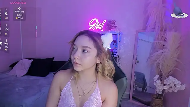 Snapshot of JuliethMoss chatting on March 2, 2026, 8:37 pm JuliethMoss online show from March 2, 2026, 8:37 pm