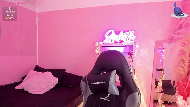 Snapshot of JuliethMoss chatting on March 21, 2026, 8:23 pm JuliethMoss online show from March 21, 2026, 8:23 pm