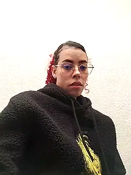 Pamelamiler   online show from November 19, 2025, 12:49 pm