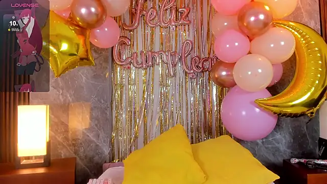 Emma hunter  online show from November 20, 2025, 4:45 am