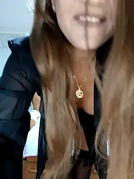 Snapshot of Viola3102 chatting on September 20, 2025, 5:03 pm Viola3102 online show from September 20, 2025, 5:03 pm