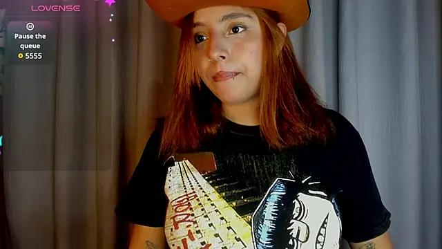 Snapshot of artemish__ chatting on October 8, 2025, 3:37 am artemish   online show from October 8, 2025, 3:37 am