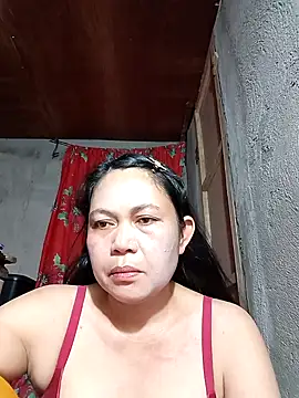 Snapshot of Everleigh_mom chatting on October 1, 2025, 5:35 am Everleigh mom online show from October 1, 2025, 5:35 am