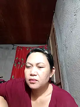 Snapshot of Everleigh_mom chatting on October 6, 2025, 10:34 am Everleigh mom online show from October 6, 2025, 10:34 am