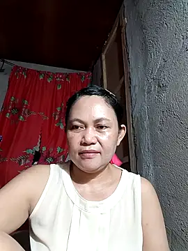 Snapshot of Everleigh_mom chatting on October 11, 2025, 4:12 am Everleigh mom online show from October 11, 2025, 4:12 am