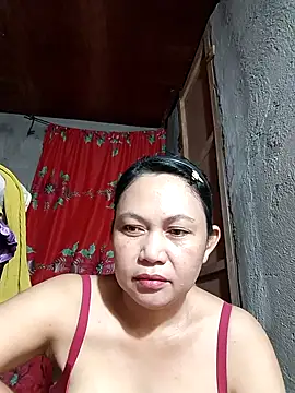 Snapshot of Everleigh_mom chatting on October 12, 2025, 10:47 am Everleigh mom online show from October 12, 2025, 10:47 am