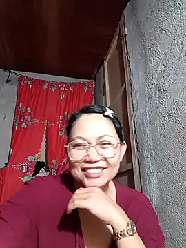 Snapshot of Everleigh_mom chatting on October 14, 2025, 8:15 am Everleigh mom online show from October 14, 2025, 8:15 am