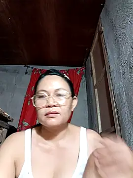 Snapshot of Everleigh_mom chatting on October 22, 2025, 8:03 am Everleigh mom online show from October 22, 2025, 8:03 am